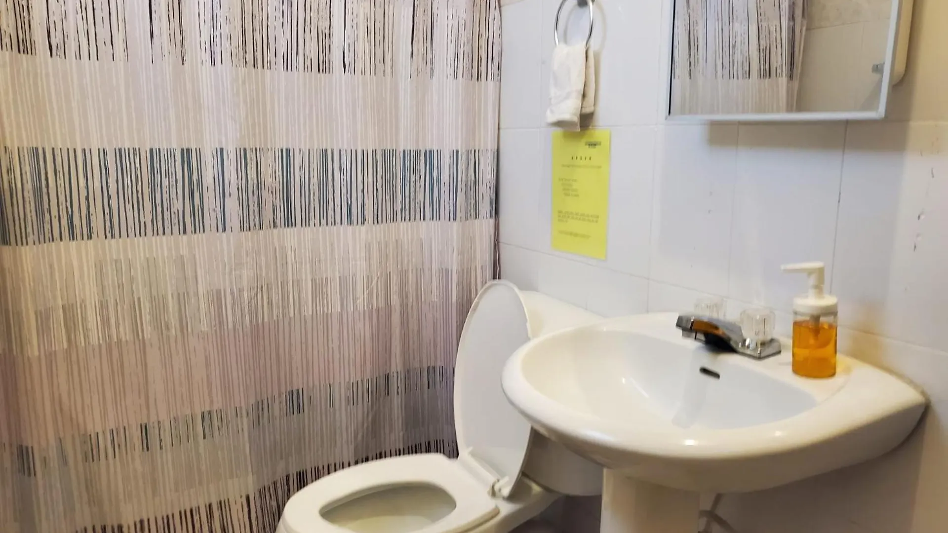 Del Valle Central Casa Near Trendy Calle Loiza- One Bedroom With Queen 圣胡安