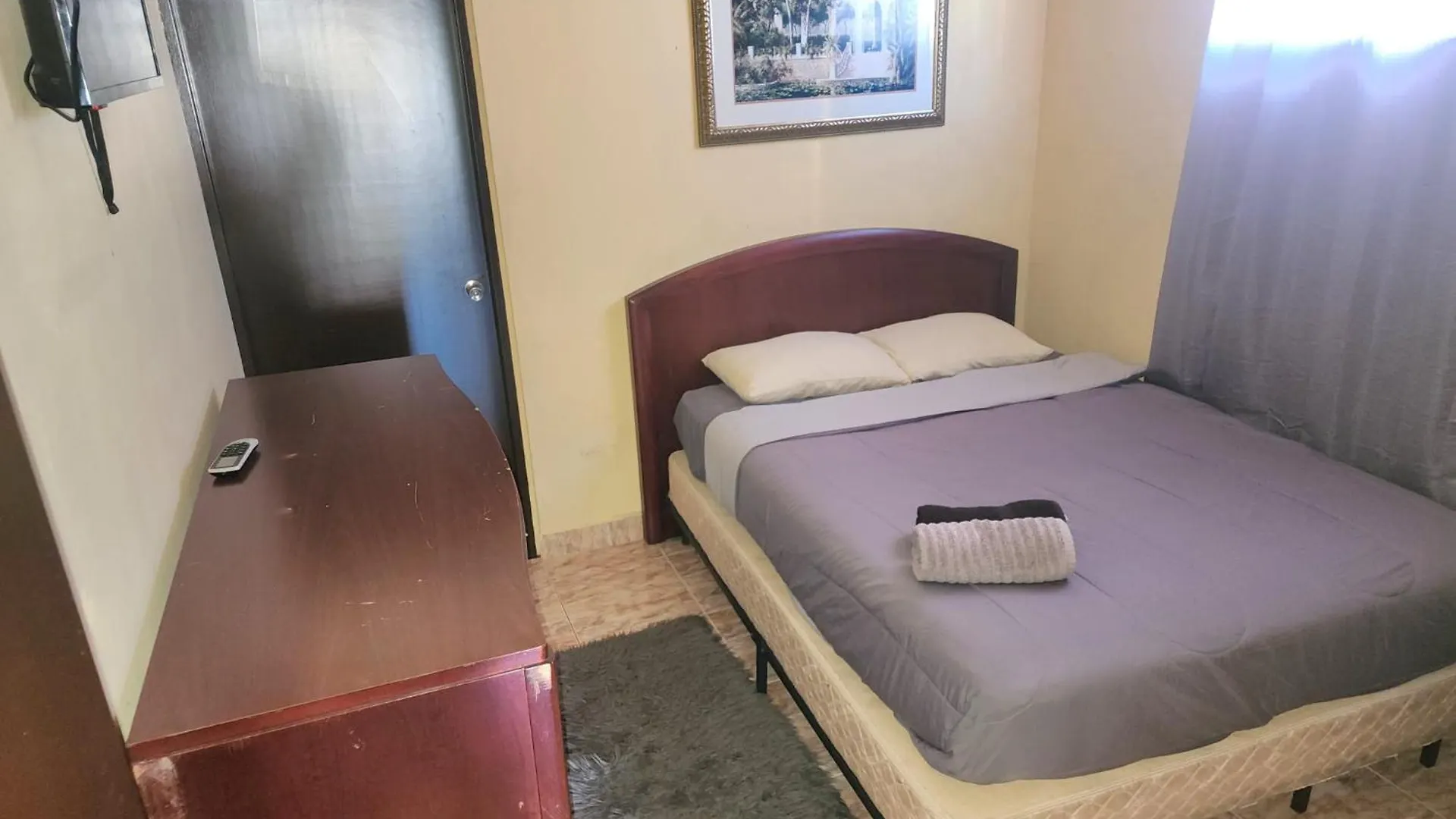 Del Valle Central Casa Near Trendy Calle Loiza- One Bedroom With Queen 圣胡安